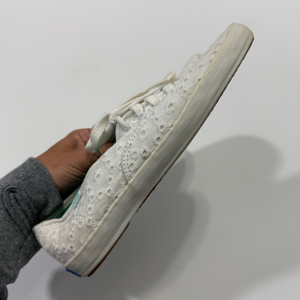 Keds White Lace Up Eyelit Embroidered Flower Sneaker WF49836M Sz 6 / 36 - Picture 10 of 12
